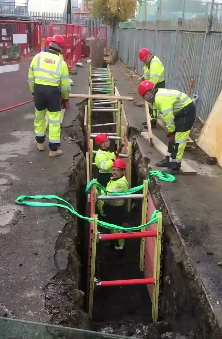 Betea Utilities team fitting trench support inside a utility trench in London